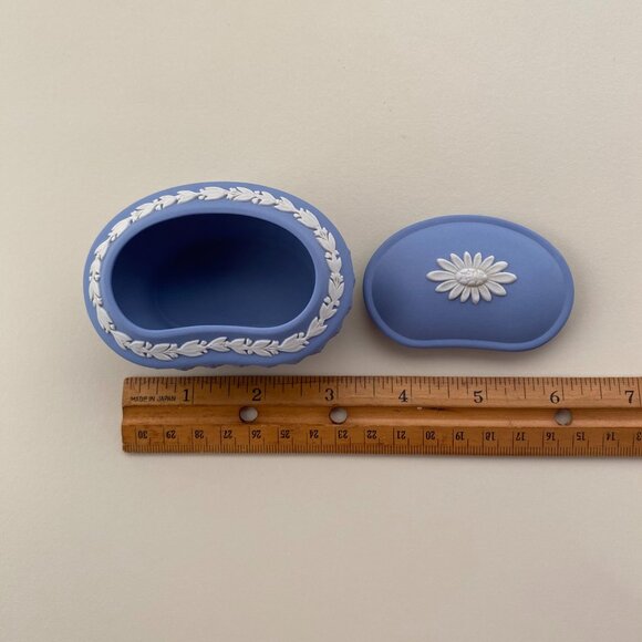 Wedgwood Blue Jasperware Kidney-Shaped Small Trinket Box with White Motif - Picture 9 of 10